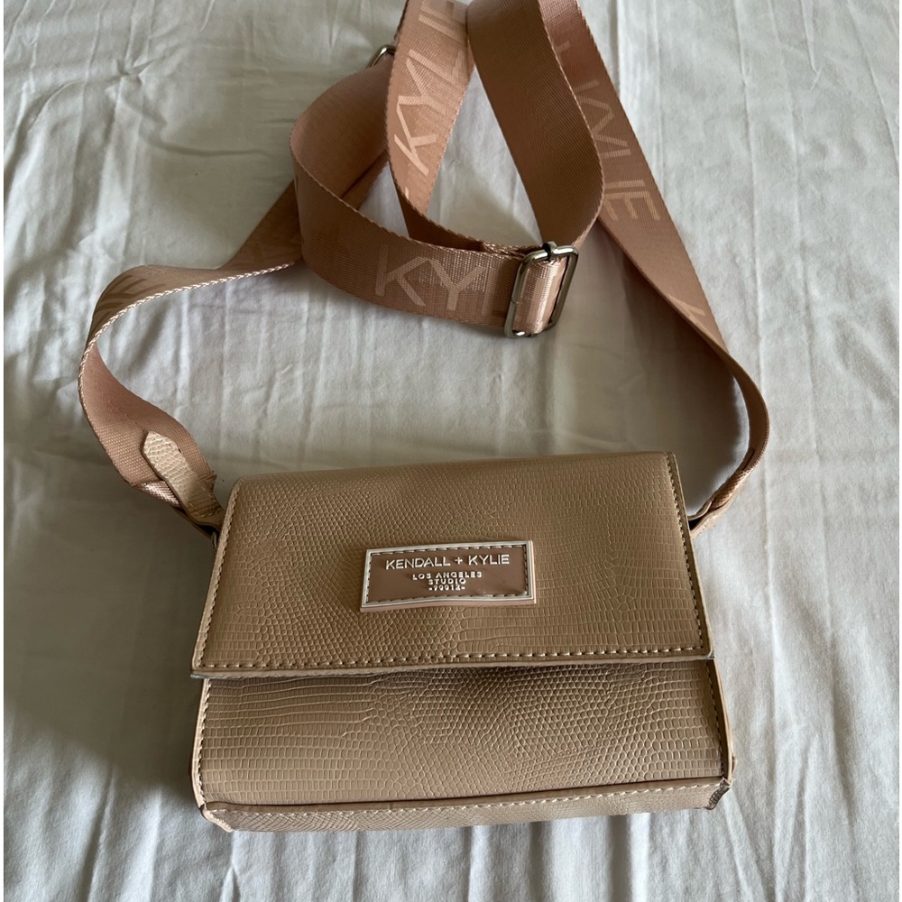 Kendall & Kylie light pink crossbody. Great condition, so cute!